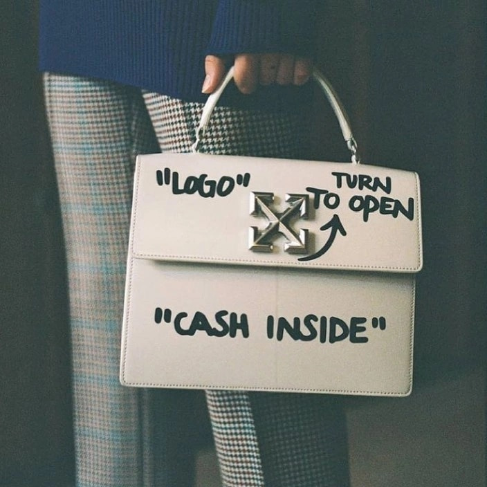 Logo turn to cheap open cash inside bag