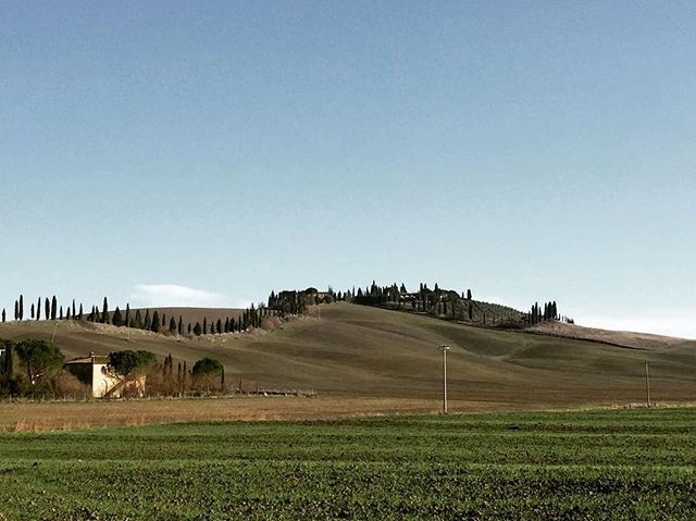 CRETE SENESI . #strong  #bold  #magic . minimal #inspiration #digital #creative #dailyinspiration #landscape #travel #design #toscana #igers #ig_today #italy #ontheroad #green #explore #world #sky #cretesenesi #am #toscana_in #aroundtheworld #ig_toscana #