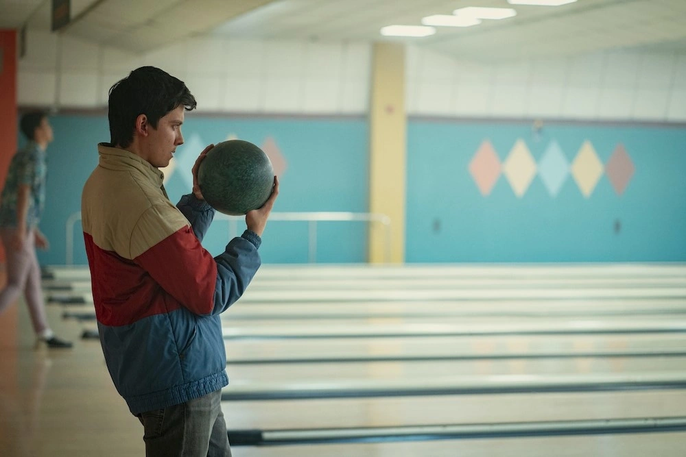 May be an image of 1 person, standing, ball and indoor