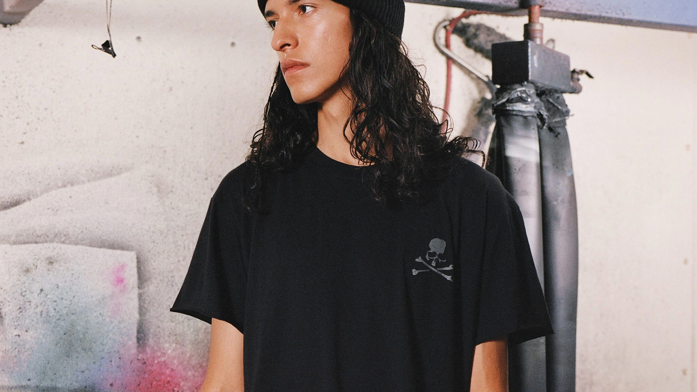 John Elliott x mastermind JAPAN - Presented by END. Anti-Expo Tee (Charcoal) | END. Launches
