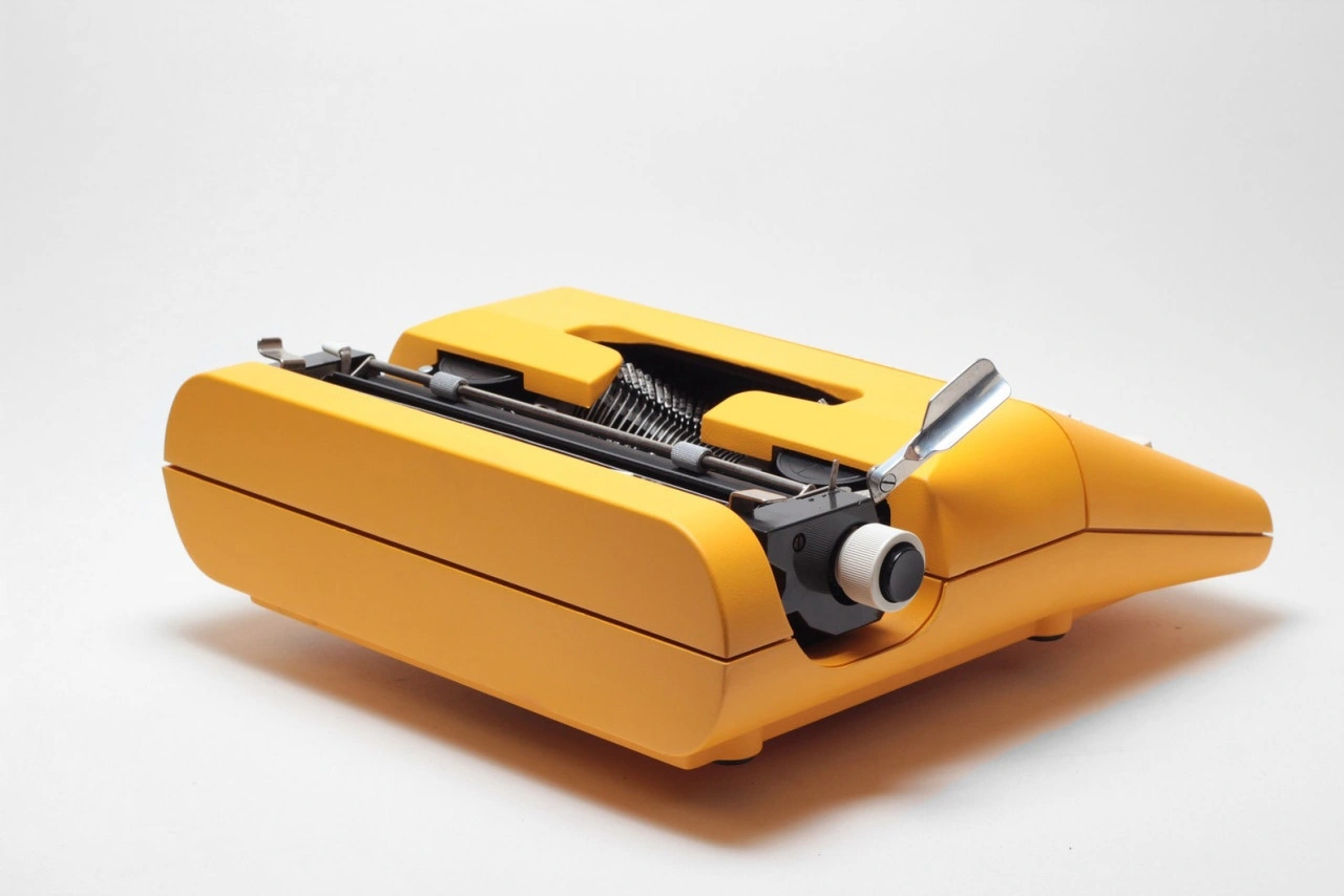 formlab:
“Olivetti Lettera 35 designed by Mario Bellini
”