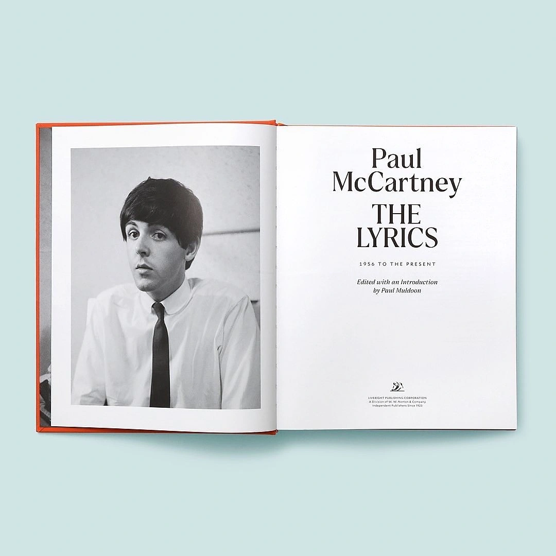 Photo by Triboro on April 13, 2022. May be an illustration of 1 person and text that says 'Paul McCartney THE LYRICS 1956 THE PRESENT Edited Introduction P”'.