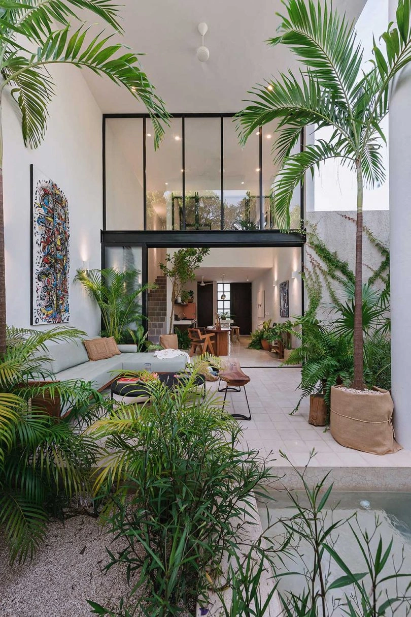 A Home in the Yucatan Plays With Double Heights to Feel Larger