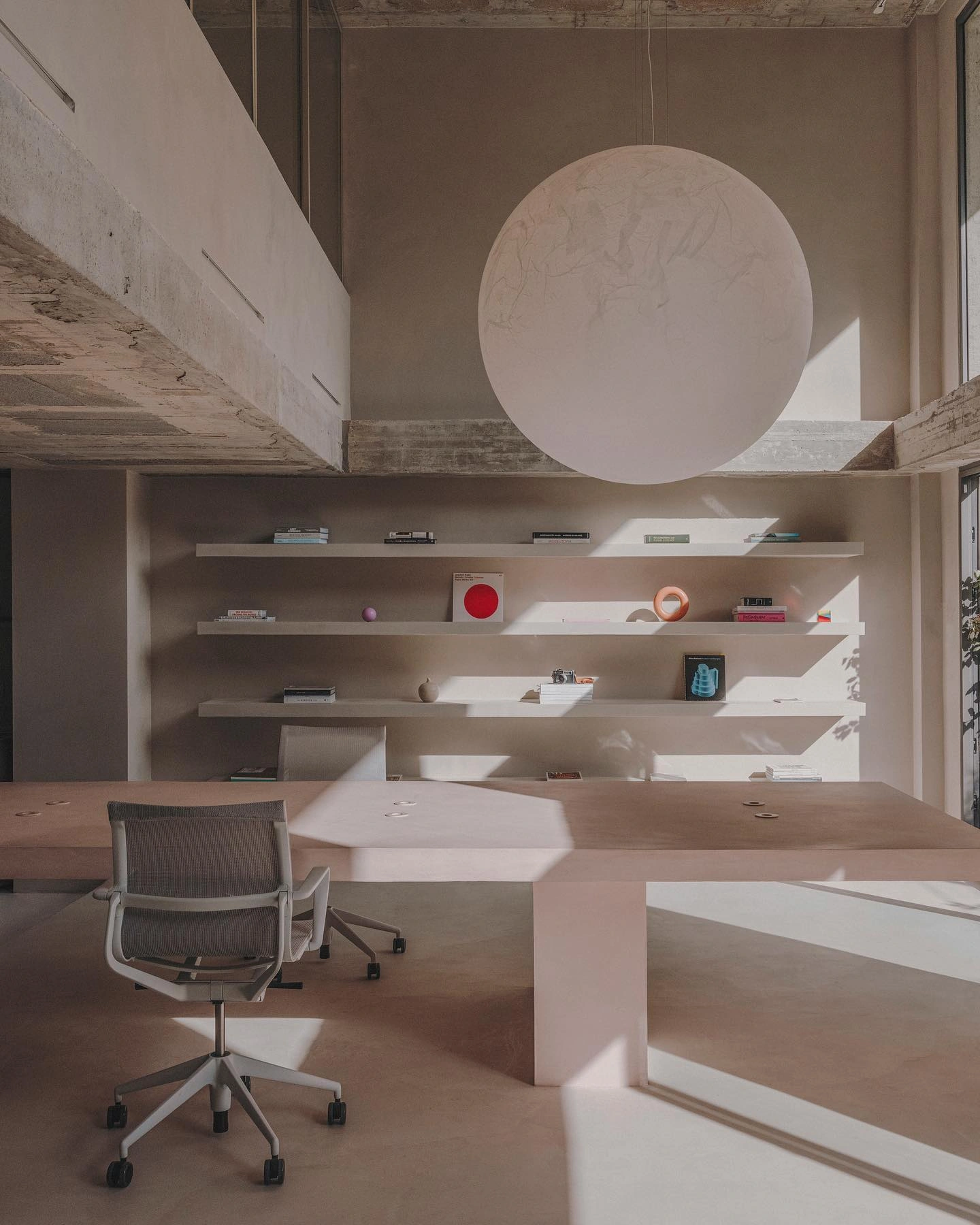 Photo by Andrés Reisinger on October 26, 2022. May be an image of furniture and indoor.