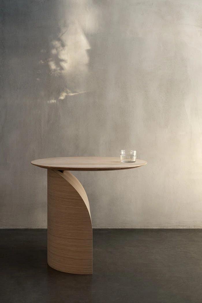 Swedese - Swedese launches Savoa, a sculptural table with a delicate balance