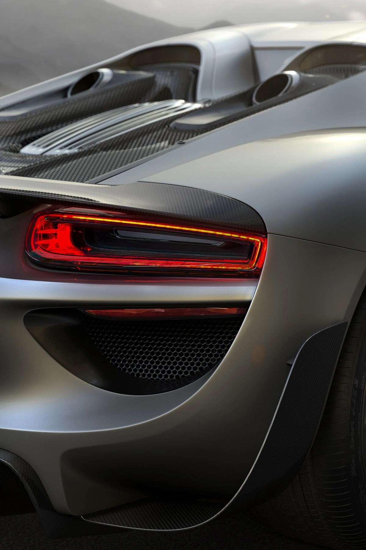 PORSCHE 918