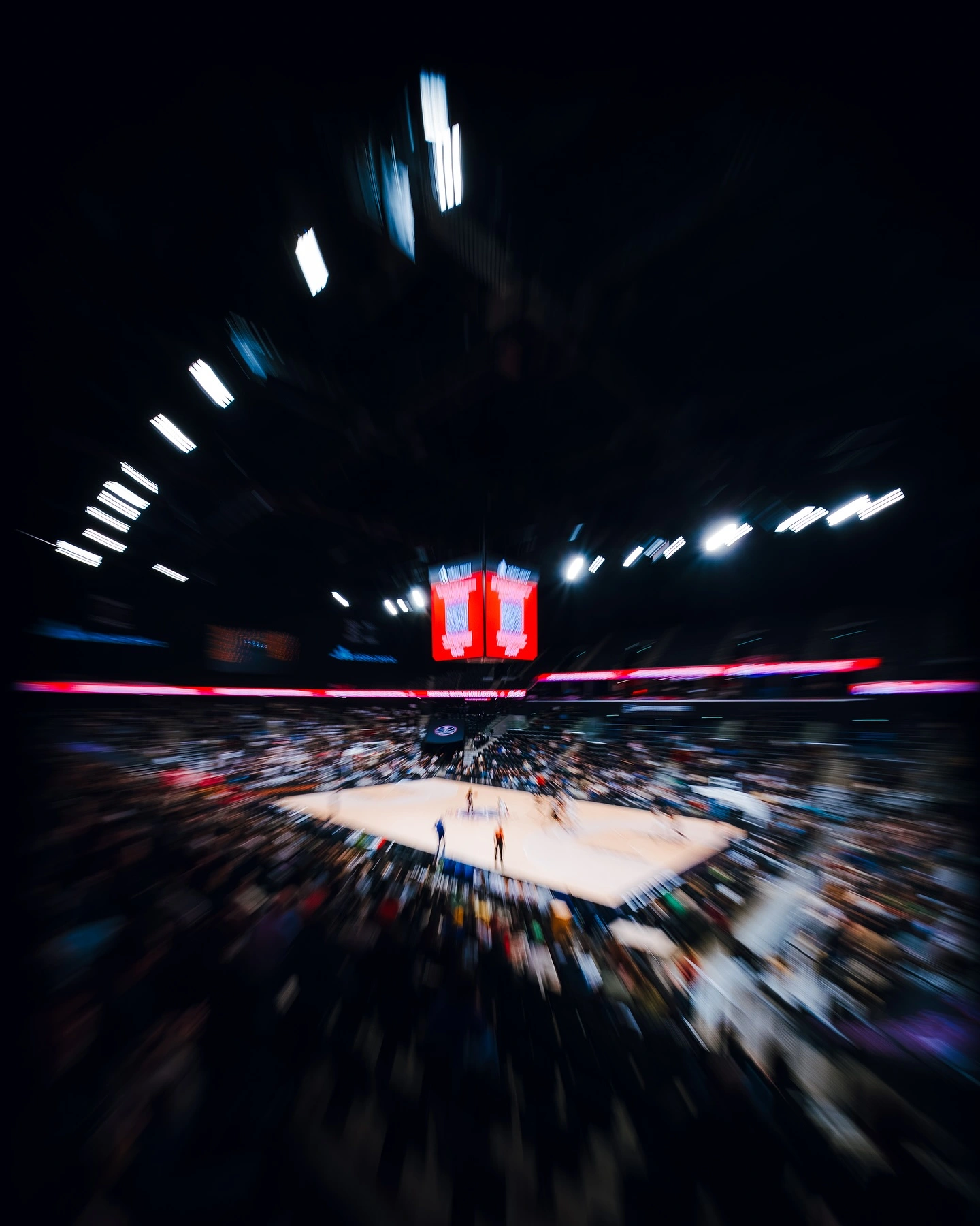 Photo by Jérémy Debeuré on February 12, 2025. Ist möglicherweise ein Bild von Basketball, Menschenmasse, Basketballplatz, Stadion und Text.