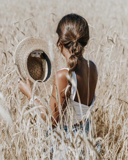 💃🏻Sara on Instagram: “Take a picture in a wheat field is a must in The Hamptons 🌾 @revolve #REVOLVEinthehamptons” • Instagram