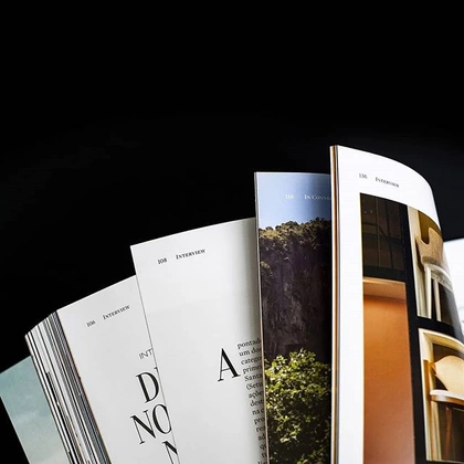 BALADA IN  A quarterly issue led by journalist and entrepreneur Pompeu Vasconcelos. The construction of this editorial scope is presented within the values ​​proposed for the new brand, emphasizing the elegance through the white spaces, the order and clar