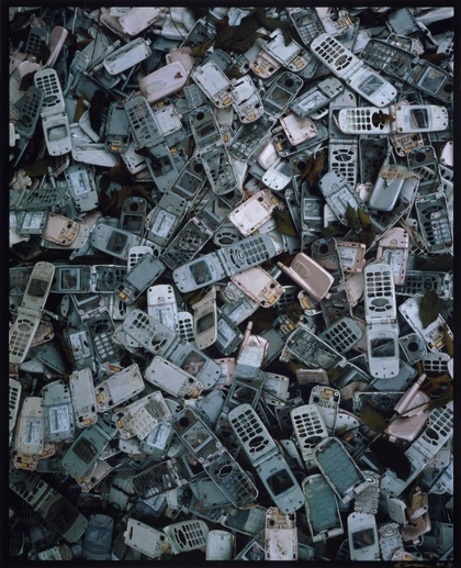 disease:
““disCONNEXION #b12”
XING DANWEN 邢丹文 // 2005
[chromogenic print | 73.6 × 59 cm.]
”