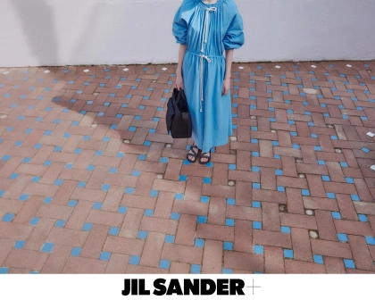 Photo by JIL SANDER on May 01, 2023. May be an image of 1 person and text that says '6h JIL SANDER'.