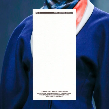 Photo by Grafik Feed on December 15, 2023. May be an image of duffle coat, overcoat, magazine, clipboard, neckwear and text.