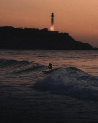 Photo shared by Benjamin Faure - photographe outdoor 📸 on December 18, 2023 tagging @surfsessionmag, @destination_biarritz, @paysbasque_net, @paysbasque_tourisme, @iloveanglet, @sudouest.focus_on, and @villeanglet. May be an image of 1 person, surfboard,